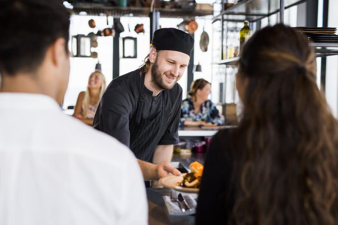 8 Ideas para atraer clientes a tu restaurante en época COVID 2